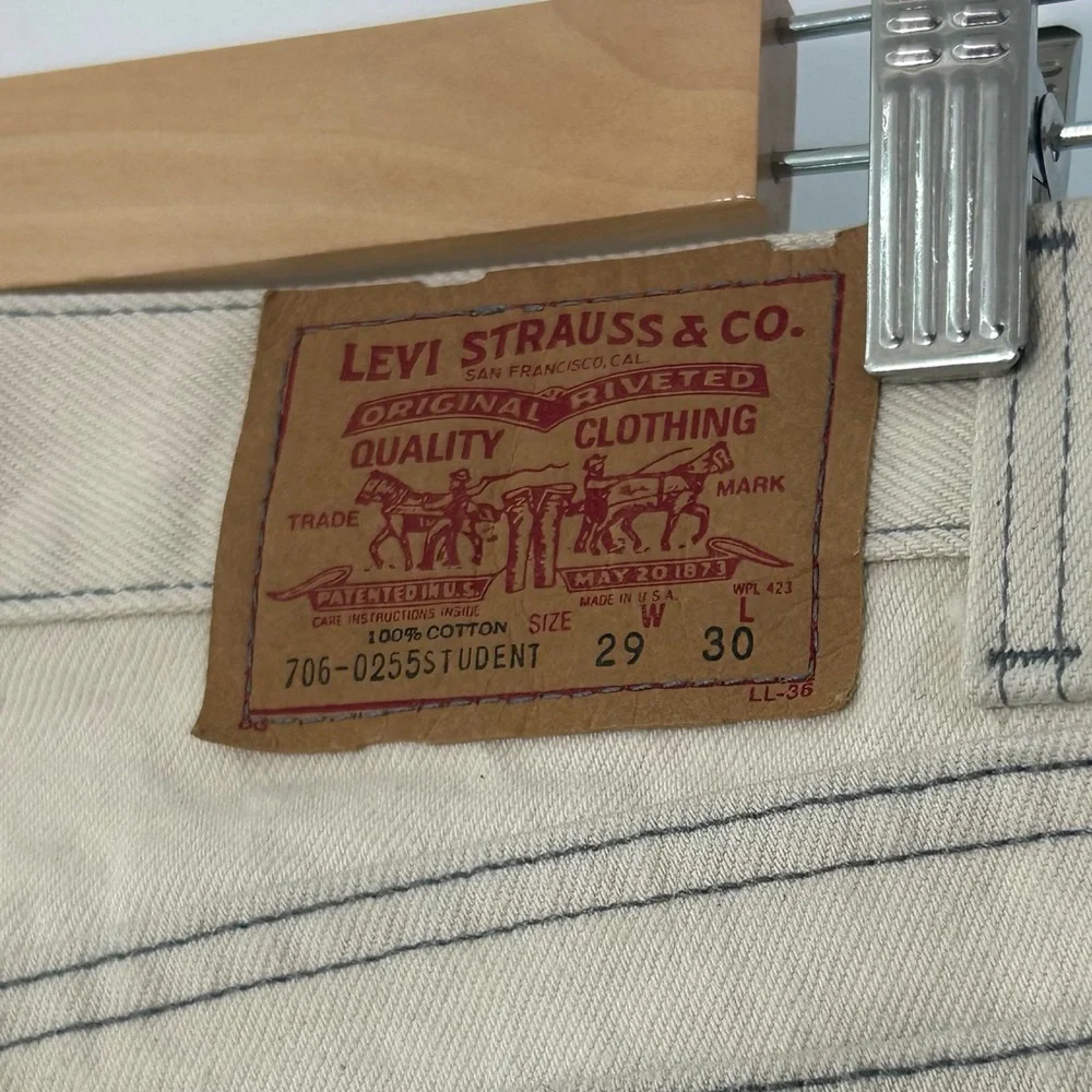RARE! VTG LEVI’S Straight-Leg Student fit JEANS